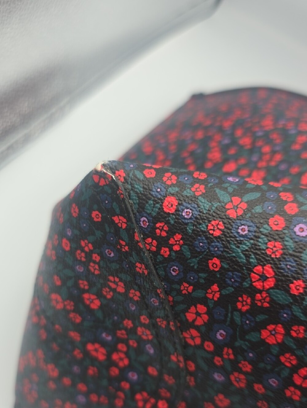 Coach Black & Red Reversable Floral/ Black Large Tote W Silver Hardware (GOOD)🥀 - Picture 9 of 15